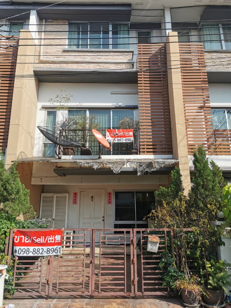 For SaleTownhomePattanakan, Srinakarin : Townhome for sale in Bangna, Udomsuk area, good condition, good project amenities. Near international school