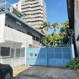 ขายบ้านสุขุมวิท อโศก ทองหล่อ : LTH10558– House FOR SALE in Sukhumvit 71 Suitable For Home Office size 54 sq.w. Near BTS Pra khanong Station PRICE ONLY 17.5 MB