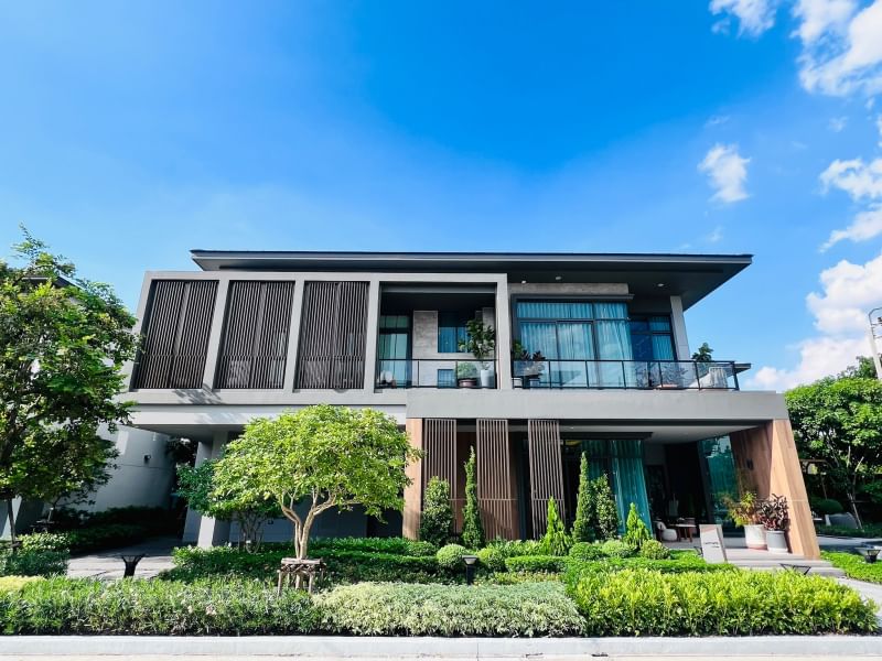 For SaleHouse : ขายบ้านหรู บางกอก บูเลอรวาร์ด  ราชพฤกษ์-ปิ่นเกล้า ทำเลทอง หลังห้าง Central west ville  พระราม5,เดินทางเข้าสาทรสะดวก ใก้ลทางด่วน  แบบ 4 ห้องนอน