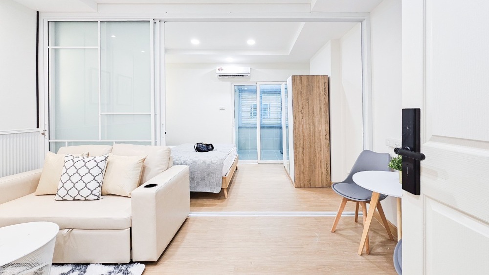 For SaleCondoRatchadapisek, Huaikwang, Suttisan : Happy Condo 18, good location condo, quiet, newly decorated, fully furnished. Drag your bags and move in immediately.