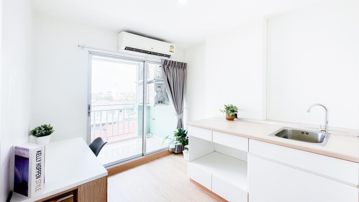 For SaleCondoKaset Nawamin,Ladplakao : 👏😍👏How many condos will have a department store in front of the house?😍👏👏 Complete with amenities around you.  Very nice place to live⭐️⭐️⭐️🤗🤗❤️❤️❤️