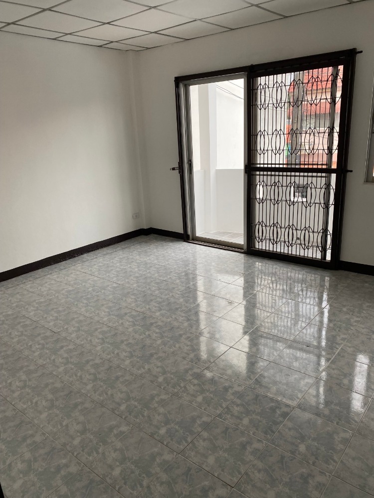 ขายทาวน์โฮมอ่อนนุช อุดมสุข : ทาวน์เฮาส์ 22 ตร.ว. renovate แล้วพร้อมเข้าอยู่