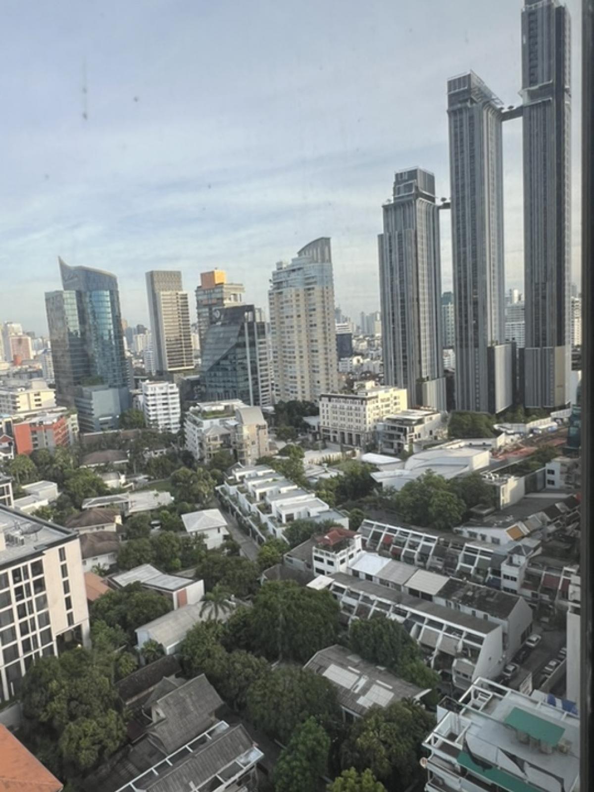 ให้เช่าคอนโดสุขุมวิท อโศก ทองหล่อ : RHYTHM EKKAMAI ESTATE- 1BED PLUS(2Bed) *New room* 35,000!!! Tel/Line: 094-162-4424