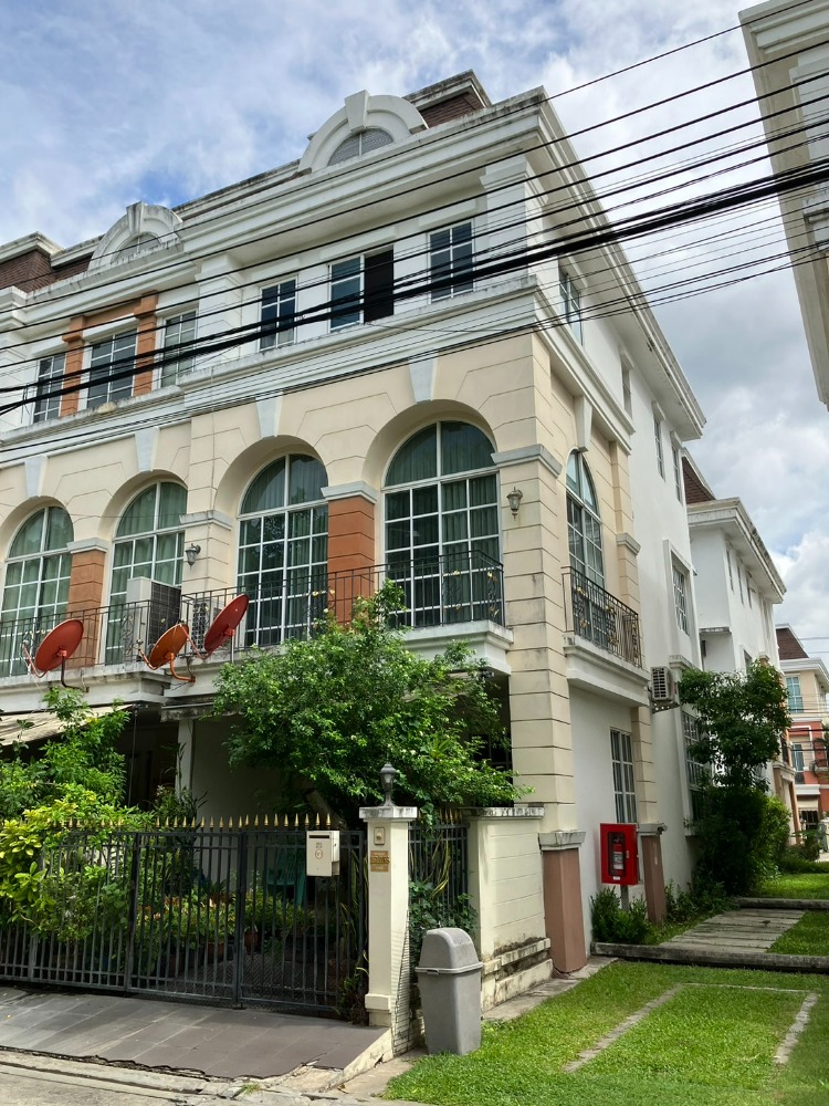 ขายทาวน์โฮมเกษตร นวมินทร์ ลาดปลาเค้า : 🔥ขายด่วน Town Home  3 ชั้น หลังมุม พลัสซิตี้พาร์ค เอกมัย-รามอินทรา🔥