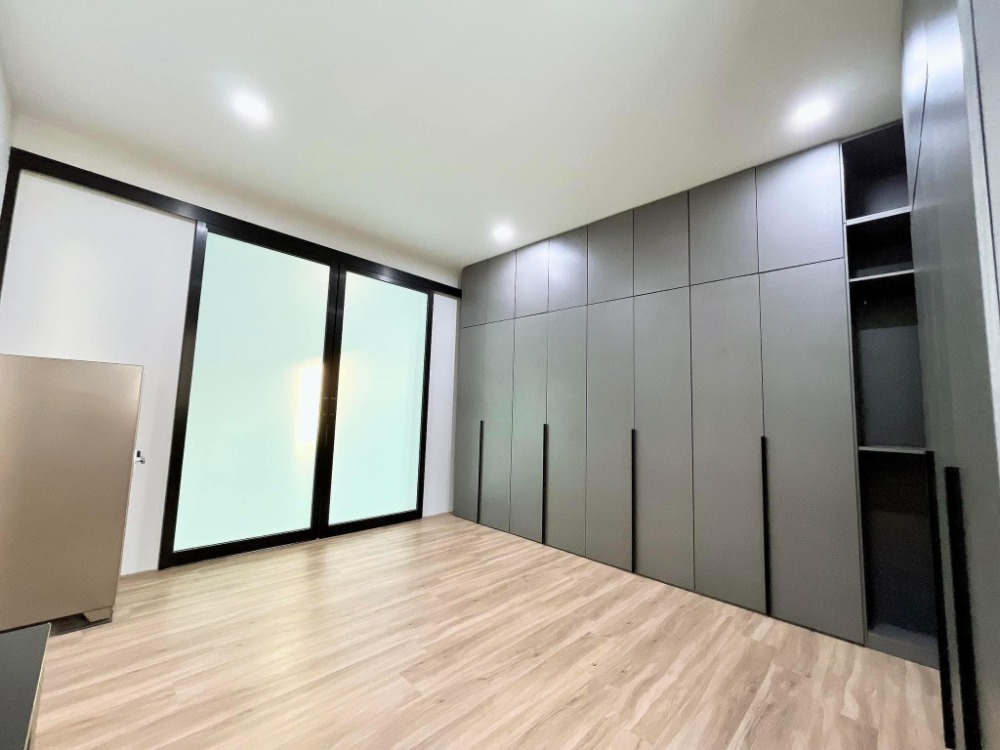 ● For Rent ● ทาวน์โฮม 3 ชั้น 3 ห้องนอน | 30.00 ตร.ว. 240.00ตร.ม. | ใกล้ Major รัชโยธิน 5 นาที, Avenue รัชโยธิน 8 นาที, มหาวิทยาลัยเกษตรศาสตร์ 13 นาที Loading...