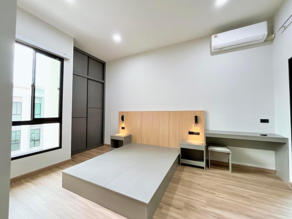 ● For Rent ● ทาวน์โฮม 3 ชั้น 3 ห้องนอน | 30.00 ตร.ว. 240.00ตร.ม. | ใกล้ Major รัชโยธิน 5 นาที, Avenue รัชโยธิน 8 นาที, มหาวิทยาลัยเกษตรศาสตร์ 13 นาที Loading...