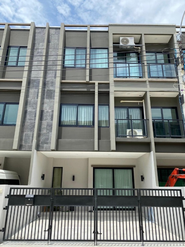 For RentTownhomeRama5, Ratchapruek, Bangkruai : The Mirth Lite Ratchaphruek Rama 5, new townhome, 3 floors, near Rama 5 roundabout and The walk. You can inquire.