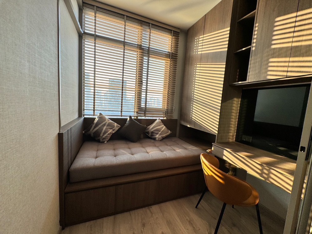 ให้เช่าคอนโดสุขุมวิท อโศก ทองหล่อ : RHYTHM EKKAMAI ESTATE- 1BED PLUS(2Bed) *New room* 35,000!!! Tel/Line: 094-162-4424