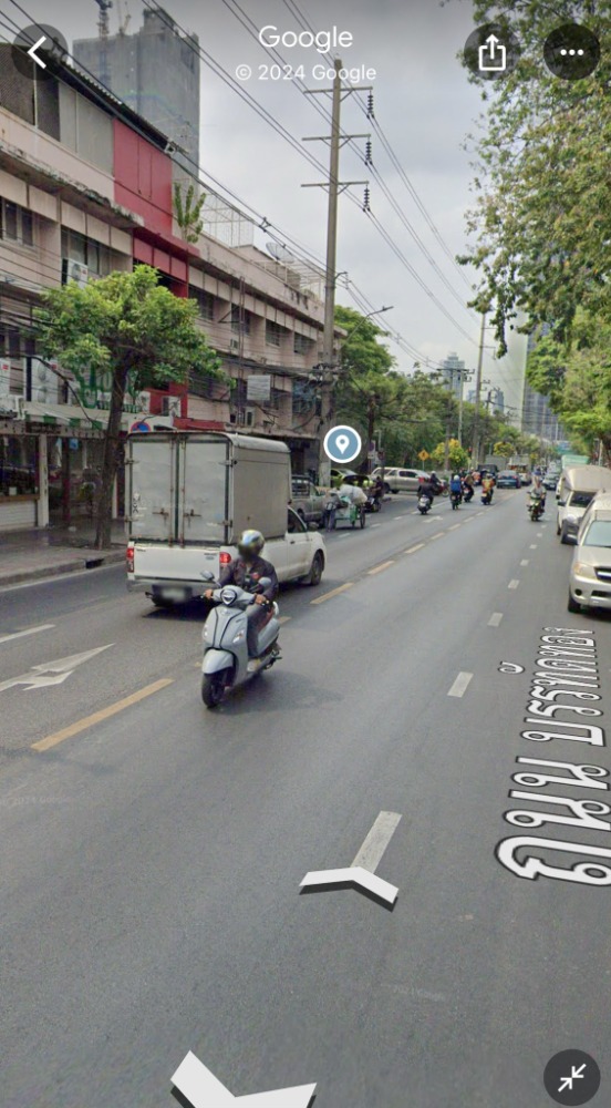 For RentShop HouseSiam Paragon ,Chulalongkorn,Samyan : ♦ Prime Location ♦ Building for rent on Banthat Thong | 1 unit, 4 stories | Approximately 200 sq.m. of usable space | Located on the main road near Jun Phang.