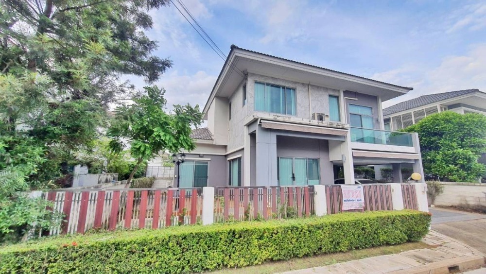 For RentHousePattanakan, Srinakarin : P-2566 Urgent for rent! Perfect place, Krungthep Kreetha, beautiful house, ready to move in, on the main road, easy to travel, surrounded by amenities.