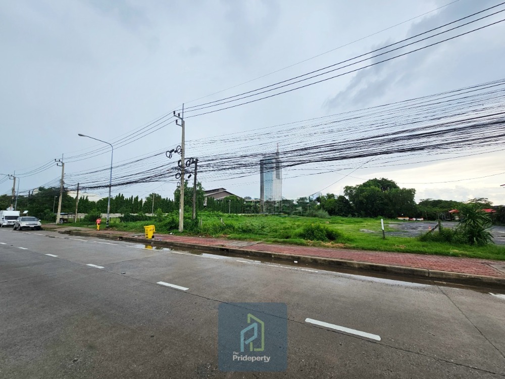 For SaleLandChaengwatana, Muangthong : Land for sale 2-2-99 rai, already filled, next to Pak Kret Bypass Road, Nonthaburi, near Chaengwattana Road.