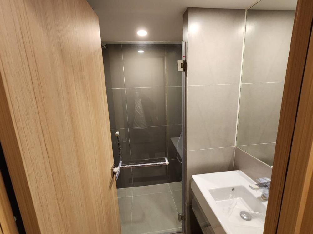 ขายคอนโดวงเวียนใหญ่ เจริญนคร : **สถานะตามภาพปก มีเครื่องซักผ้า แอร์ 2 ตัว!! สภาพใหม่มือ 1 ไม่เคยผ่านการเช่า ให้เช่า The Most อิสรภาพ** ชั้น 3 พร้อมอยู่ วิวสระ ใกล้ศิริราชที่สุด SN517.4.44