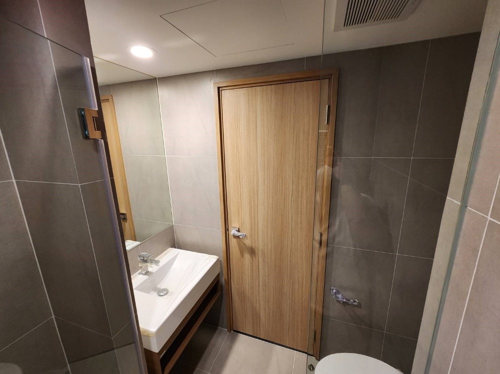 ขายคอนโดวงเวียนใหญ่ เจริญนคร : **สถานะตามภาพปก มีเครื่องซักผ้า แอร์ 2 ตัว!! สภาพใหม่มือ 1 ไม่เคยผ่านการเช่า ให้เช่า The Most อิสรภาพ** ชั้น 3 พร้อมอยู่ วิวสระ ใกล้ศิริราชที่สุด SN517.4.44