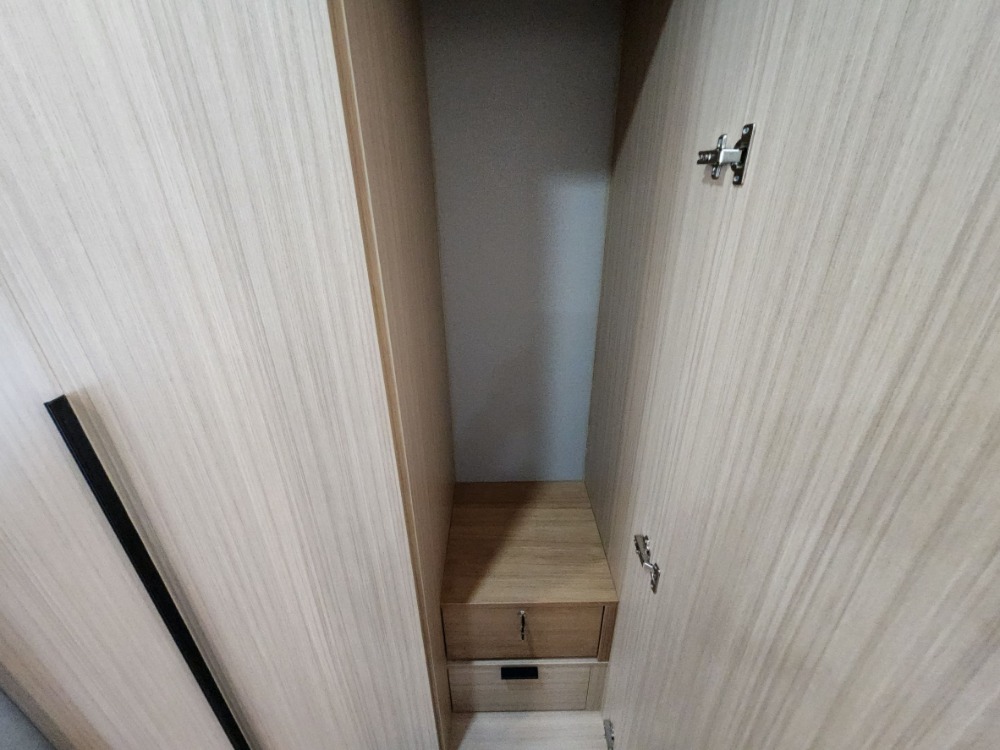 ขายคอนโดวงเวียนใหญ่ เจริญนคร : **สถานะตามภาพปก มีเครื่องซักผ้า แอร์ 2 ตัว!! สภาพใหม่มือ 1 ไม่เคยผ่านการเช่า ให้เช่า The Most อิสรภาพ** ชั้น 3 พร้อมอยู่ วิวสระ ใกล้ศิริราชที่สุด SN517.4.44