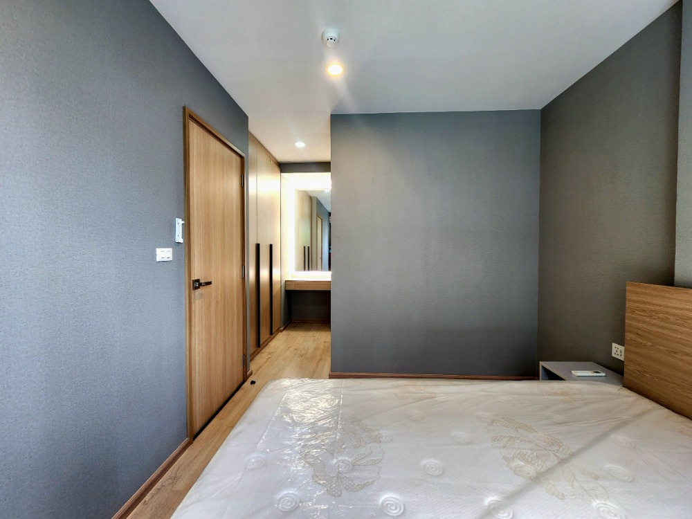 ขายคอนโดวงเวียนใหญ่ เจริญนคร : **สถานะตามภาพปก มีเครื่องซักผ้า แอร์ 2 ตัว!! สภาพใหม่มือ 1 ไม่เคยผ่านการเช่า ให้เช่า The Most อิสรภาพ** ชั้น 3 พร้อมอยู่ วิวสระ ใกล้ศิริราชที่สุด SN517.4.44