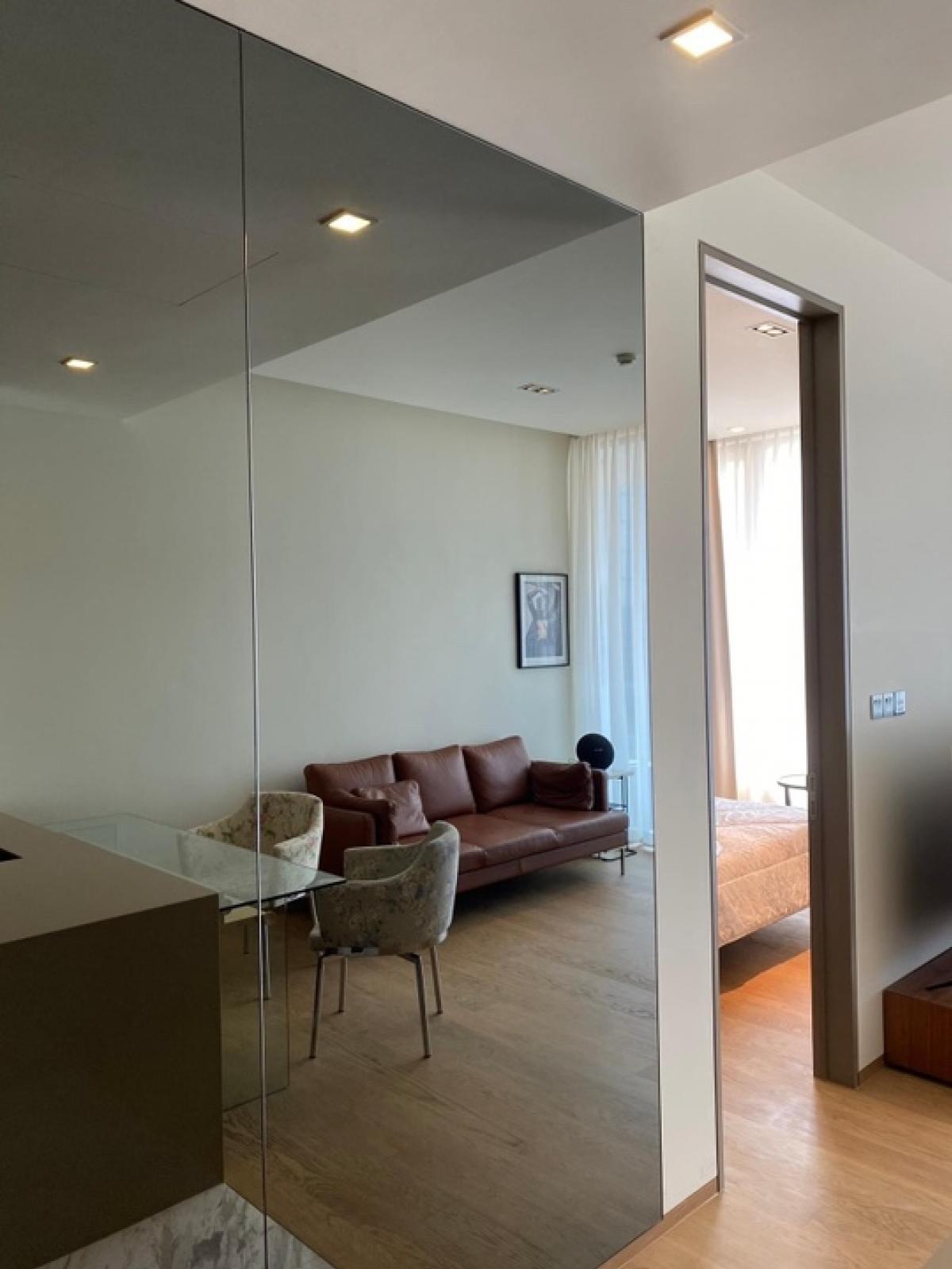 ขายคอนโดสีลม ศาลาแดง บางรัก : 📢👇Sell with tenant til 30 August 2026
 Good deal, good location  area near Lumpini park , One Bangkok , furniture not included