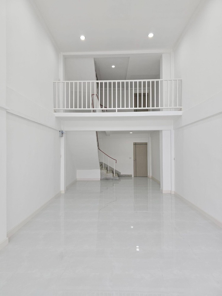 For SaleShop HouseLadprao101, Happy Land, The Mall Bang Kapi : Urgent sale 🎉 Commercial building 4.5 floors, Lat Phrao 106, newly renovated, ready to move in, near the BTS ☎️ 094-429-7915 (Ple)