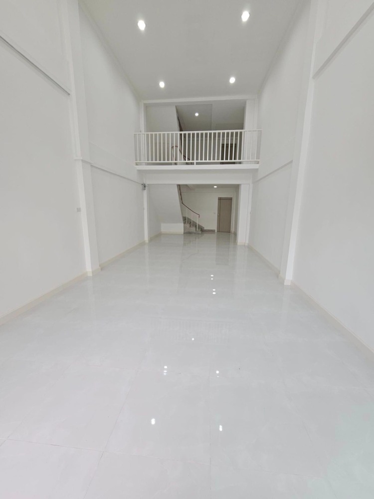 For SaleShop HouseLadprao101, Happy Land, The Mall Bang Kapi : Urgent sale 🎉 Commercial building 4.5 floors, Lat Phrao 106, newly renovated, ready to move in, near the BTS ☎️ 094-429-7915 (Ple)