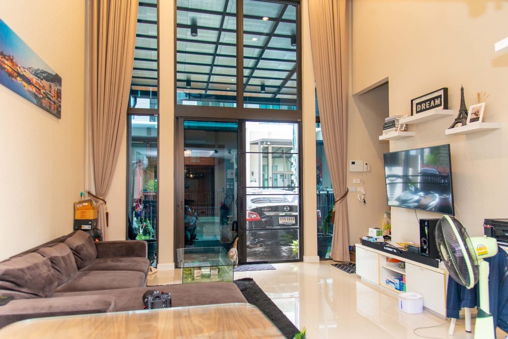 For SaleTownhomePattanakan, Srinakarin : K-4901 Urgent sale! Patio Rama 9 - Phatthanakan (Pattanakarn 32) beautiful house, ready to move in.