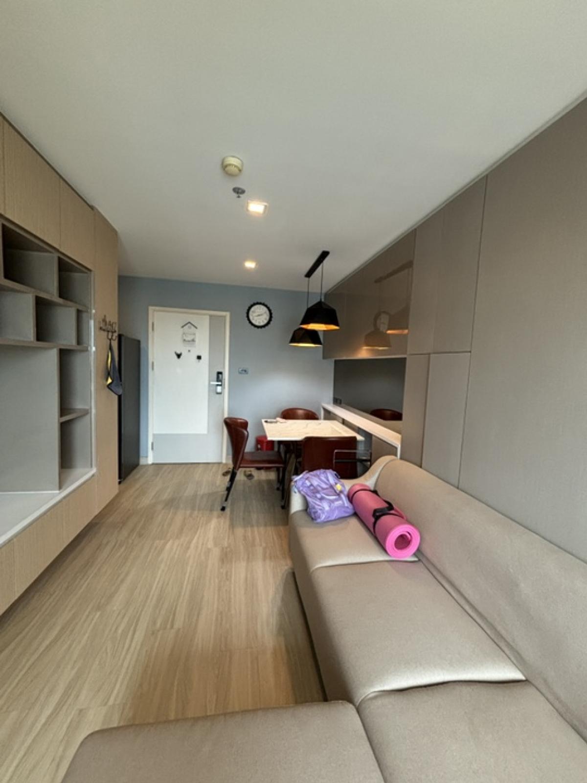 ขายคอนโดพัฒนาการ ศรีนครินทร์ : **ลดเพิ่มอีก 150,000บาท จากที่ประกาศ*** Sales condo Lumpini Place Srinakarin-Huamak***ตกแต่งภายในใหม่ ทั้งห้อง***-1 bedroom 32m2 Building B Floor:12Aขายพร้อมผู้เช่า 12000บาท/เดือน สัญญาสิ้นสุด เดือนสิงหาคม 2568ติดต่อ แอน 0899394907