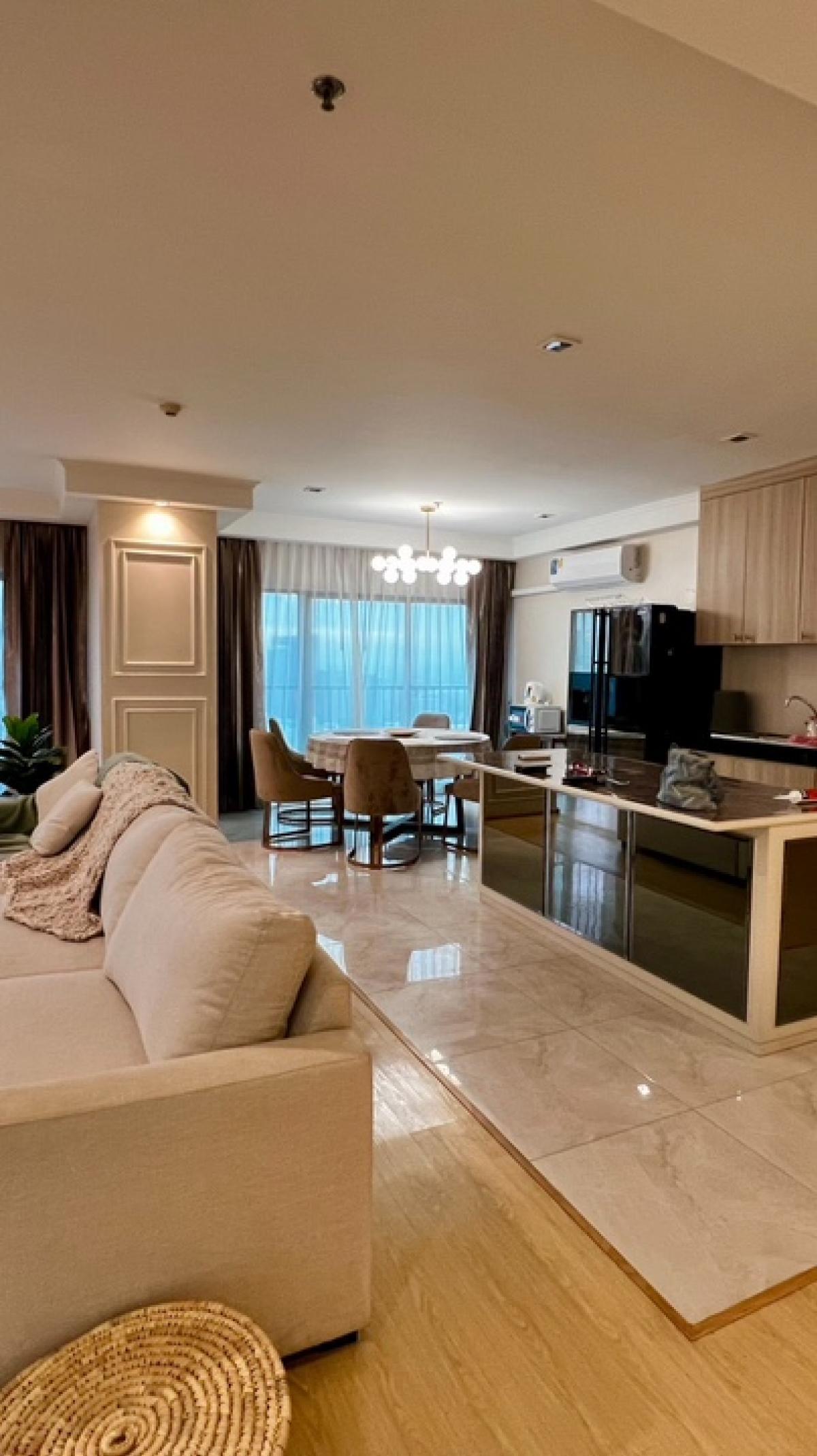 ขายคอนโดสุขุมวิท อโศก ทองหล่อ : 📢👇Sell with tenant rental 120k til 25/8/26
Rare item! One of the most closest BTS, good location as surrounding with many popular restaurants and, coffee shops, supermarkets