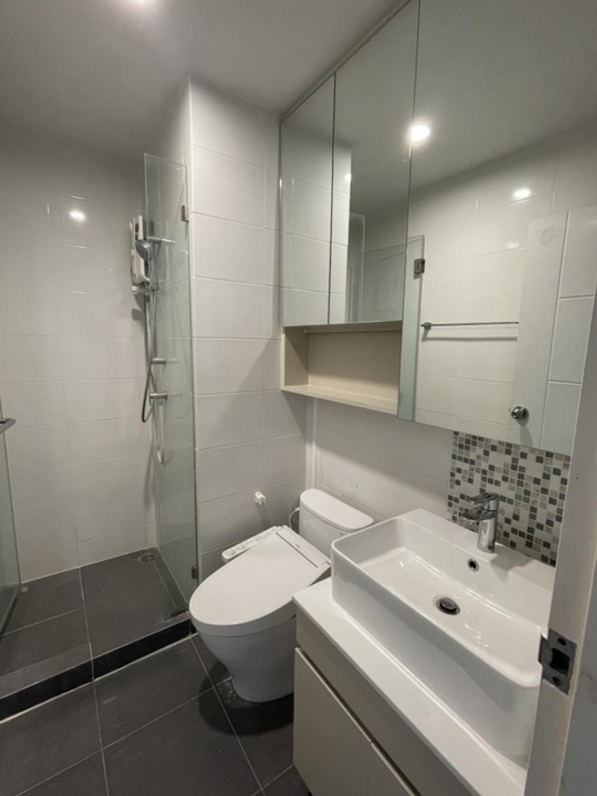 Newly renovated condo for rent Loading...