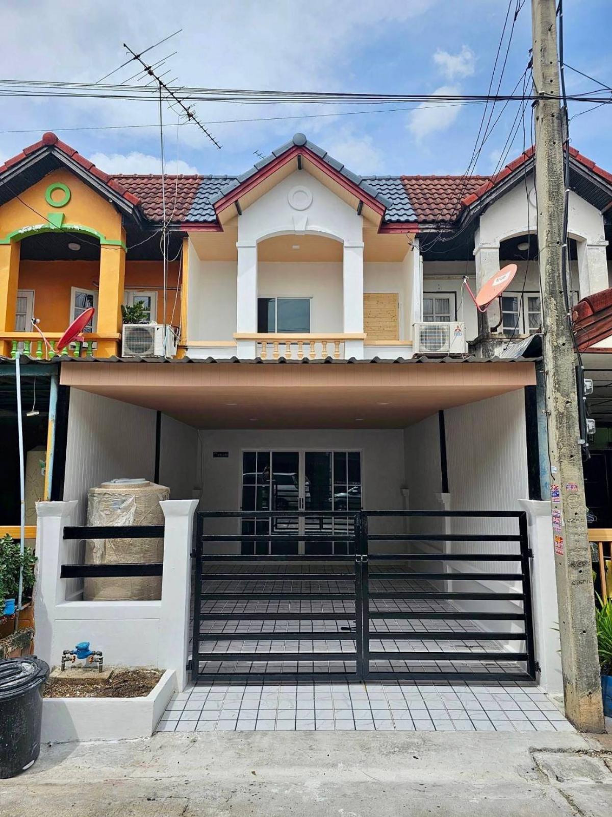 ขายบ้านนวมินทร์ รามอินทรา : ขาย ทาวน์เฮาส์ 2 ชั้น หมู่บ้าน อรุณธรสุขาภิบาล5 ซอย45ใกล้ วัชรพล ออเงิน บางเขน สายไหม จตุโชติ  ตลาดวงศกร บิ๊กซี, เซ็นทรัล รามอินทรา