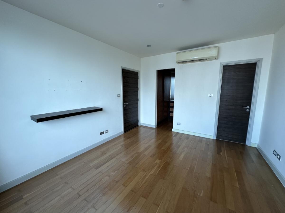 ขายคอนโดวงเวียนใหญ่ เจริญนคร : 📢👇Living by Chaopraya river at Watermark Chaopraya, unblocked view, near Icon Siam