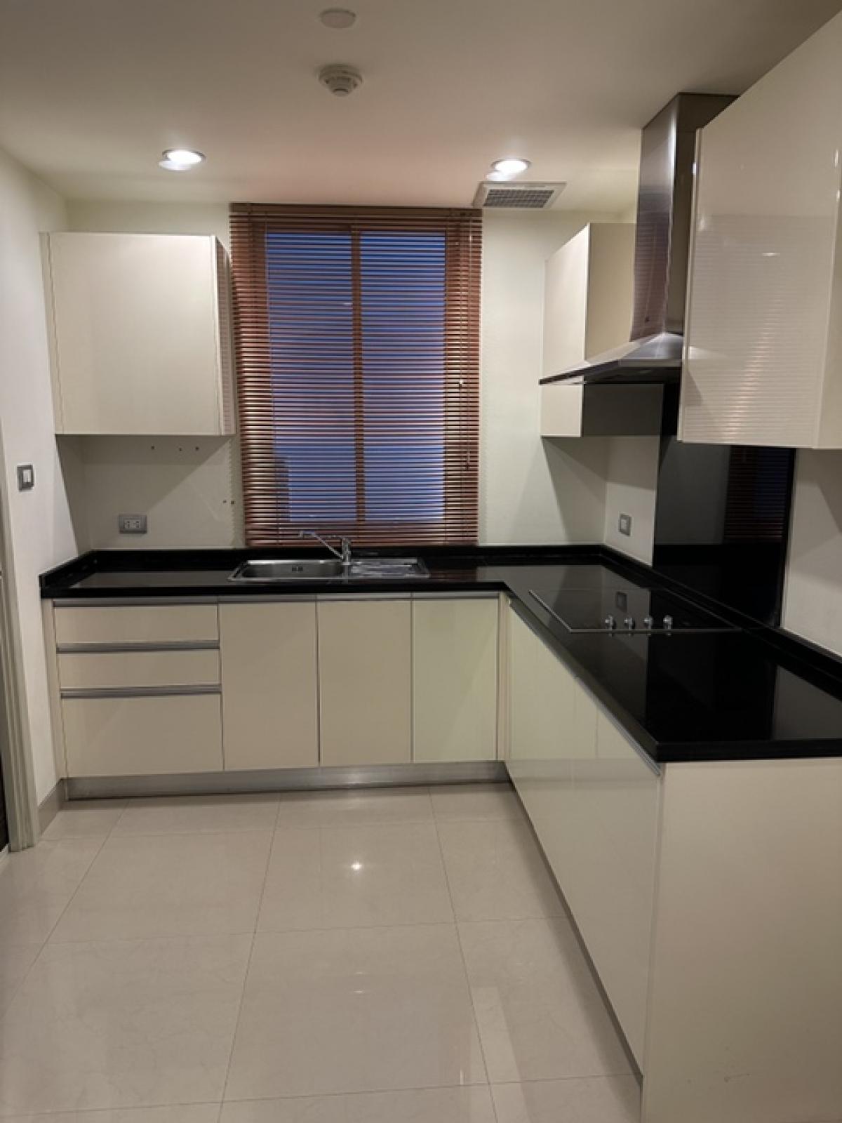 ขายคอนโดวงเวียนใหญ่ เจริญนคร : 📢👇Living by Chaopraya river at Watermark Chaopraya, unblocked view, near Icon Siam