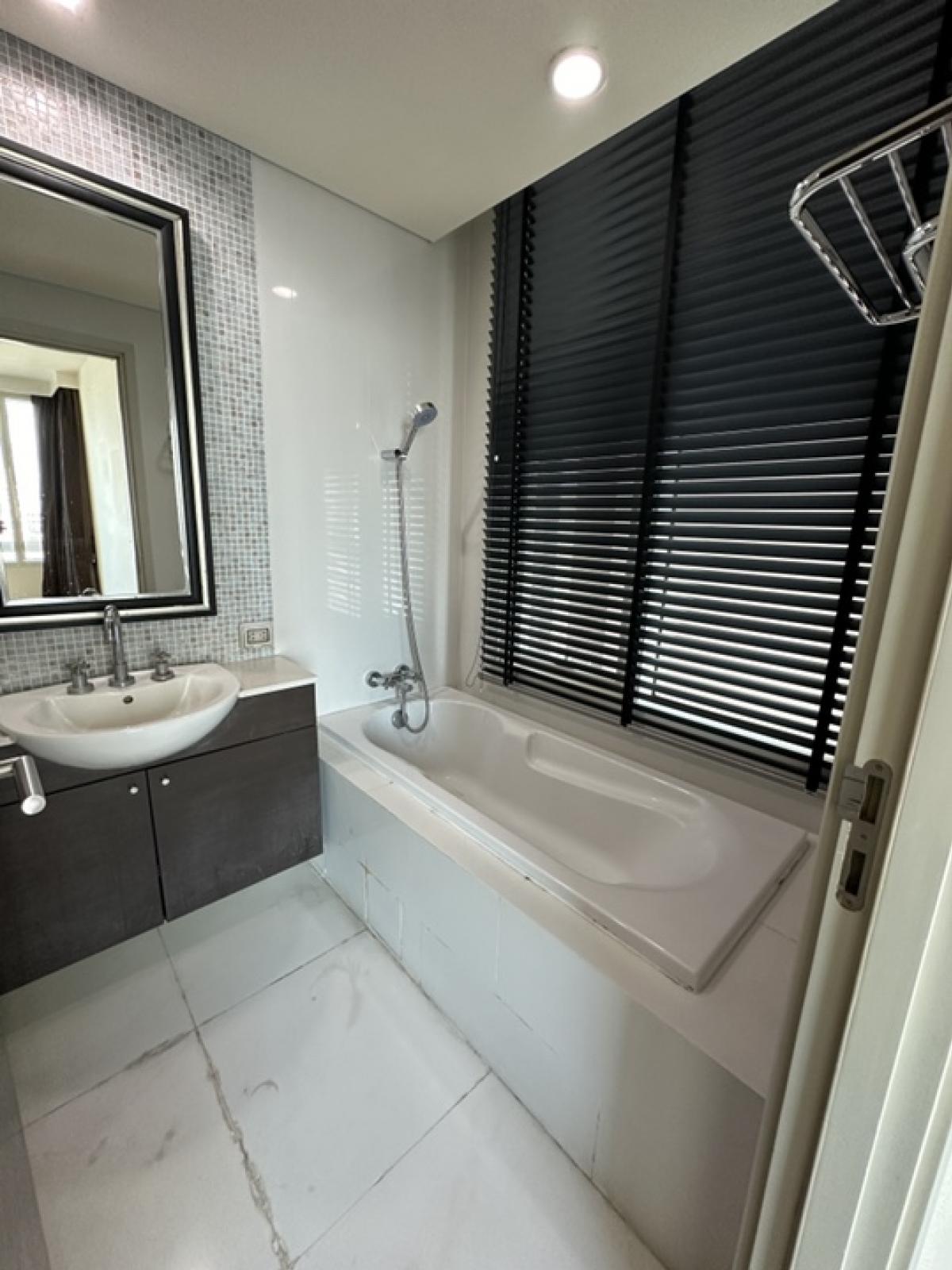 ขายคอนโดวงเวียนใหญ่ เจริญนคร : 📢👇Living by Chaopraya river at Watermark Chaopraya, unblocked view, near Icon Siam