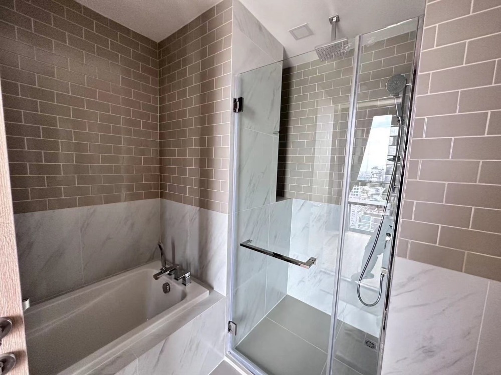 For RentCondoRatchathewi,Phayathai : XT Phayathai XT パヤタイ2 Bedroom 2 Bathroom with Bathtub Condo for rent near BTS Phayathai Aiport Link Phayathai Phayathai Hospital Bangkok