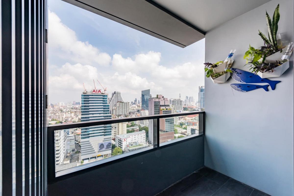 For SaleCondoSilom, Saladaeng, Bangrak : 📢👇Petfriendly condo for sale .No high building blocked the view of Icon Siam,  the balcony on the north-west direction, nice decoration, fully furnished, close to Sirat expressway