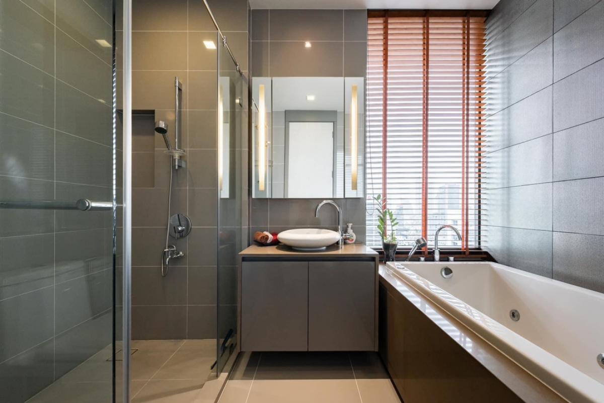 For SaleCondoSilom, Saladaeng, Bangrak : 📢👇Petfriendly condo for sale .No high building blocked the view of Icon Siam,  the balcony on the north-west direction, nice decoration, fully furnished, close to Sirat expressway