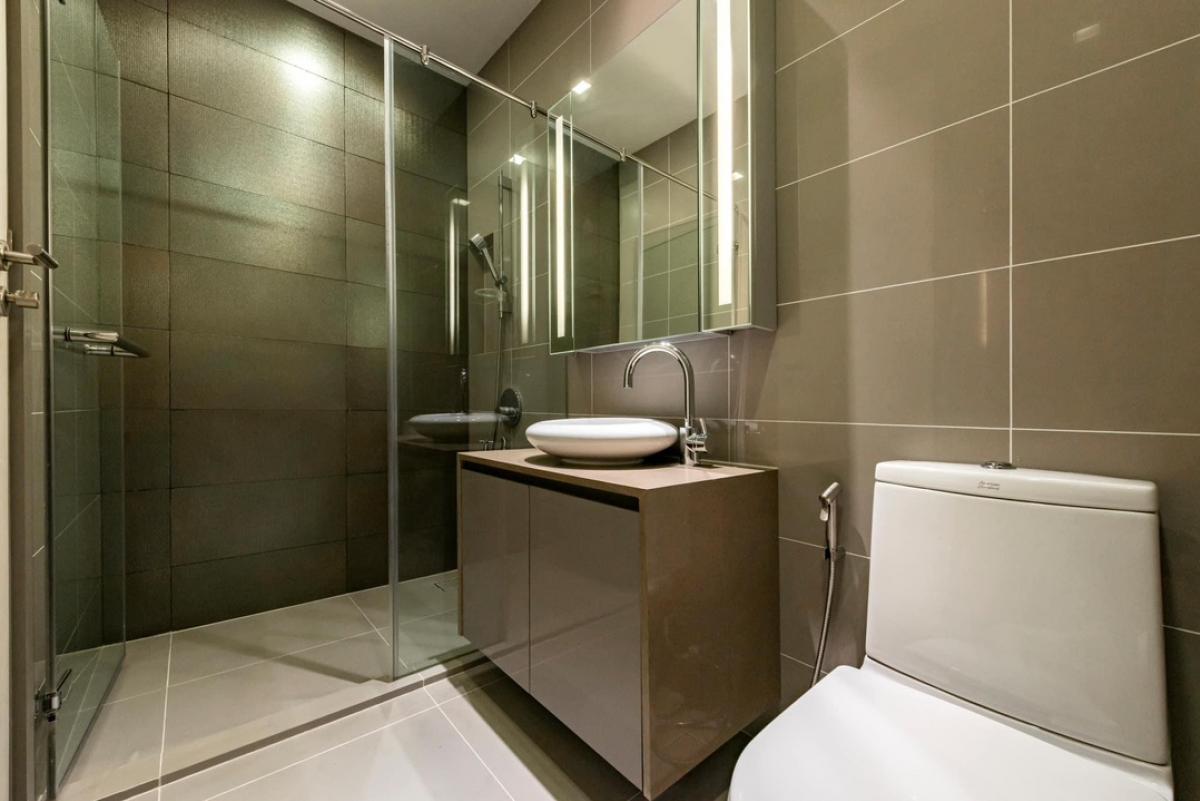 For SaleCondoSilom, Saladaeng, Bangrak : 📢👇Petfriendly condo for sale .No high building blocked the view of Icon Siam,  the balcony on the north-west direction, nice decoration, fully furnished, close to Sirat expressway