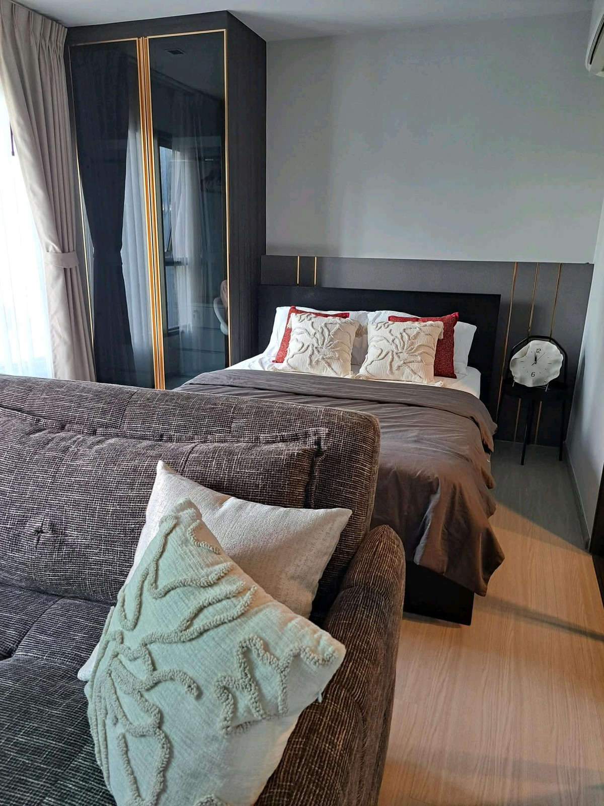 ให้เช่าคอนโดพระราม 9 เพชรบุรีตัดใหม่ RCA : ห้องใหม่ บิ้วอินสวย  for rent Life Asoke Rama  ไลฟ์ อโศก พระรามเก้า  ใกล้ มศว. ใกล้ MRT central rama9 เพียง300ม. ว่าง 6/12/2025 Tel.0919496799