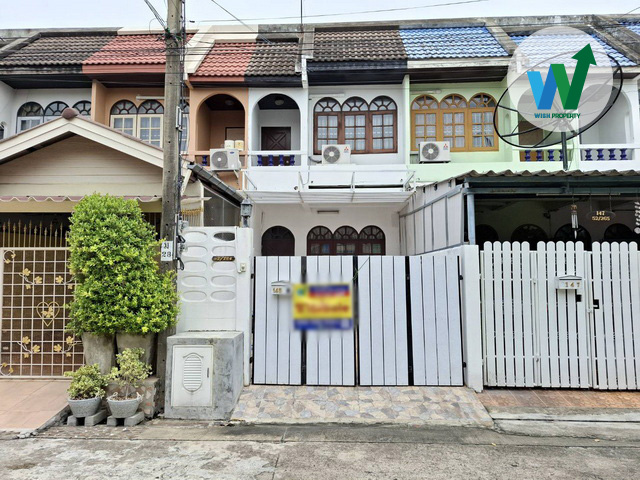 For SaleTownhomeLadprao101, Happy Land, The Mall Bang Kapi : Urgent sale, two-story townhouse, Soi Seri Thai 63, size 18 sq m, good location, near the MRT Orange Line, Lam Sali Station, free loan application.