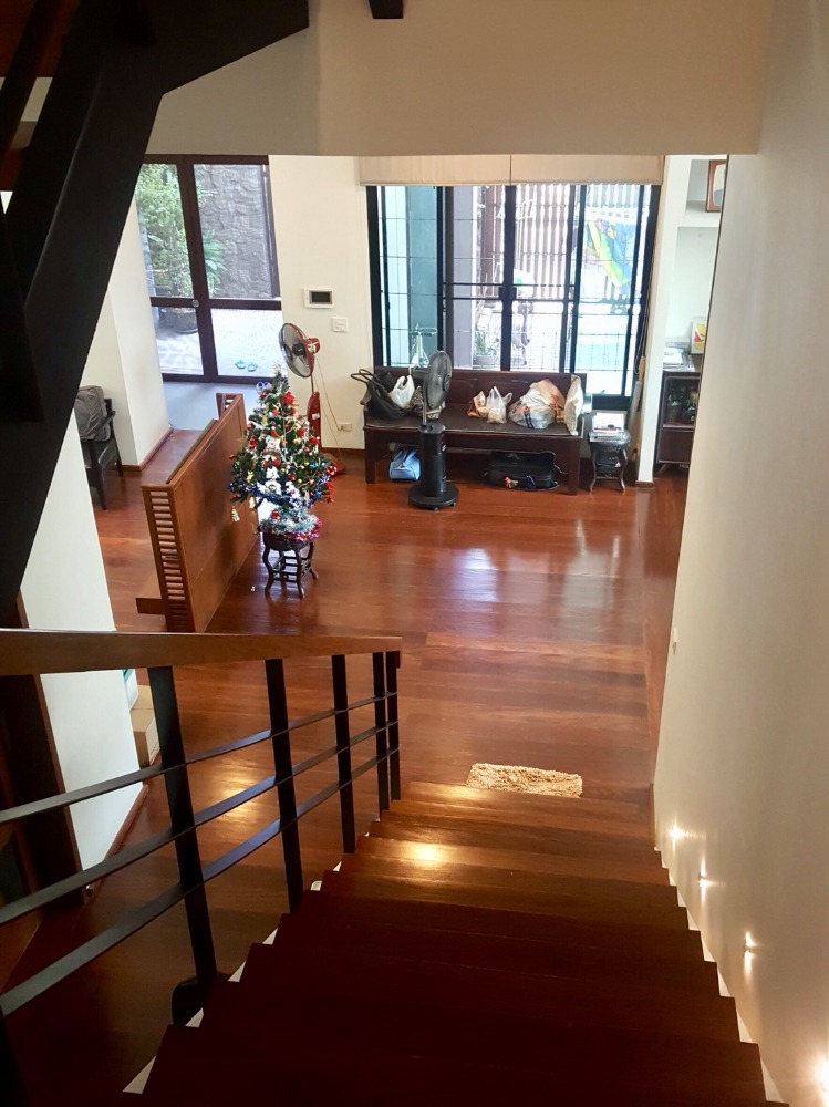 For SaleHouseSathorn, Narathiwat : House for sale, area 64 sq m., Soi Narathiwat 10, 3-storey building (area more than 500 sq m.), price 56 million baht.
