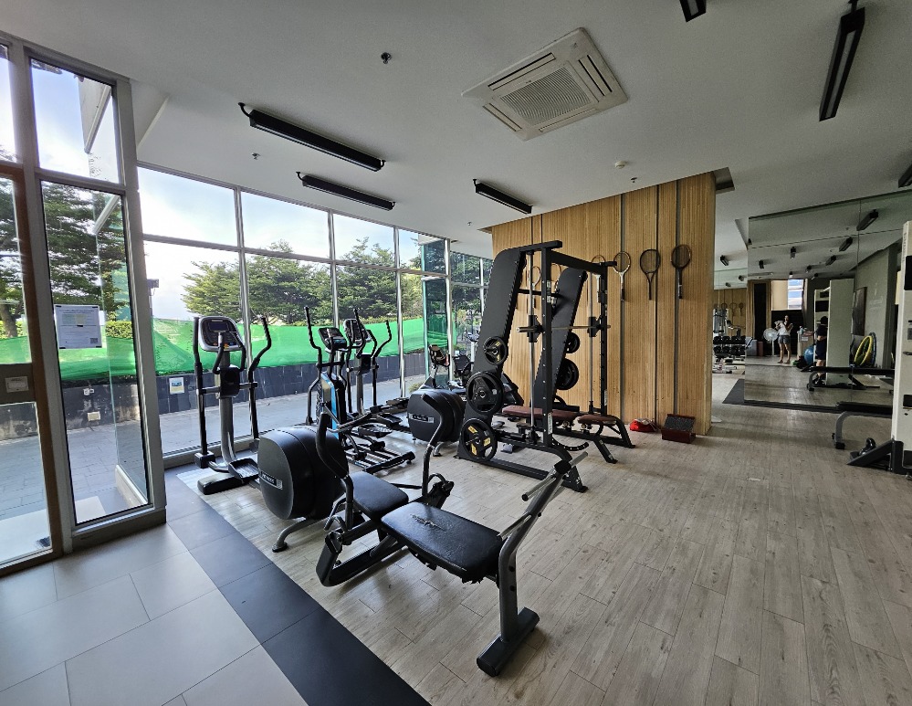 ให้เช่าคอนโดราษฎร์บูรณะ สุขสวัสดิ์ : ห้องมุม วิวแม่น้ำสวยสับ! พร้อมอ่างอาบน้ำ และส่วนกลางอลังการ 3 ไร่ 🏊‍♂️