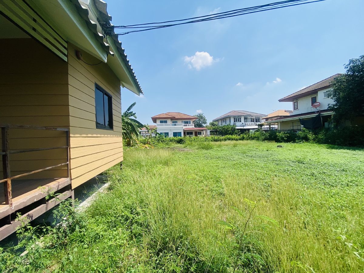 ขายที่ดินปทุมธานี รังสิต ธรรมศาสตร์ : เมืองเอก โครงการ5 ขายเท่าราคาประเมิน 12.9 ล้านบาท ขายที่ดินหมู่บ้านเมืองเอก โครงการ5 แถมบ้านเดี่ยว 2 ชั้น หลังใหญ่ให้ 1 หลัง