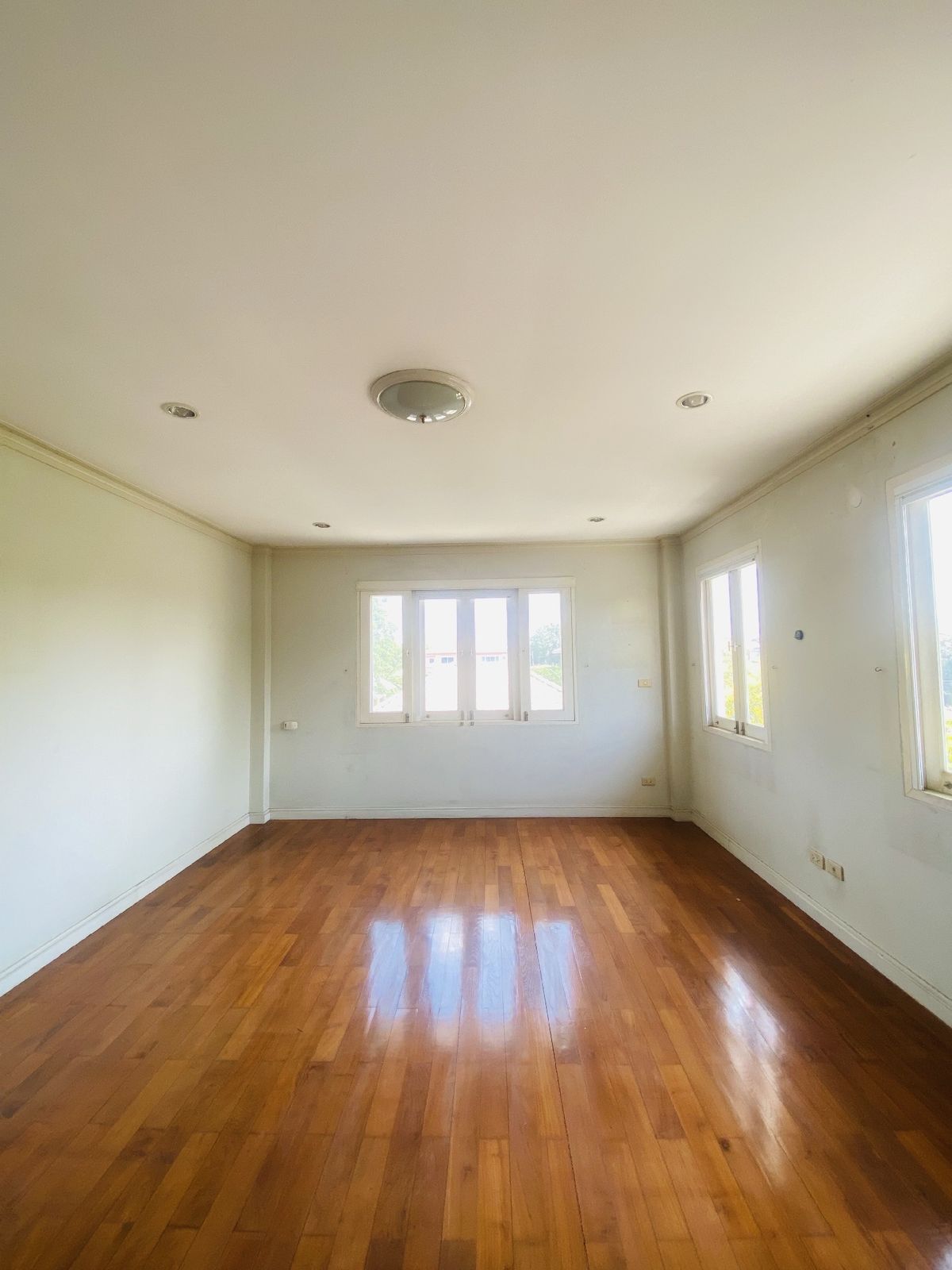 ขายที่ดินปทุมธานี รังสิต ธรรมศาสตร์ : เมืองเอก โครงการ5 ขายเท่าราคาประเมิน 12.9 ล้านบาท ขายที่ดินหมู่บ้านเมืองเอก โครงการ5 แถมบ้านเดี่ยว 2 ชั้น หลังใหญ่ให้ 1 หลัง