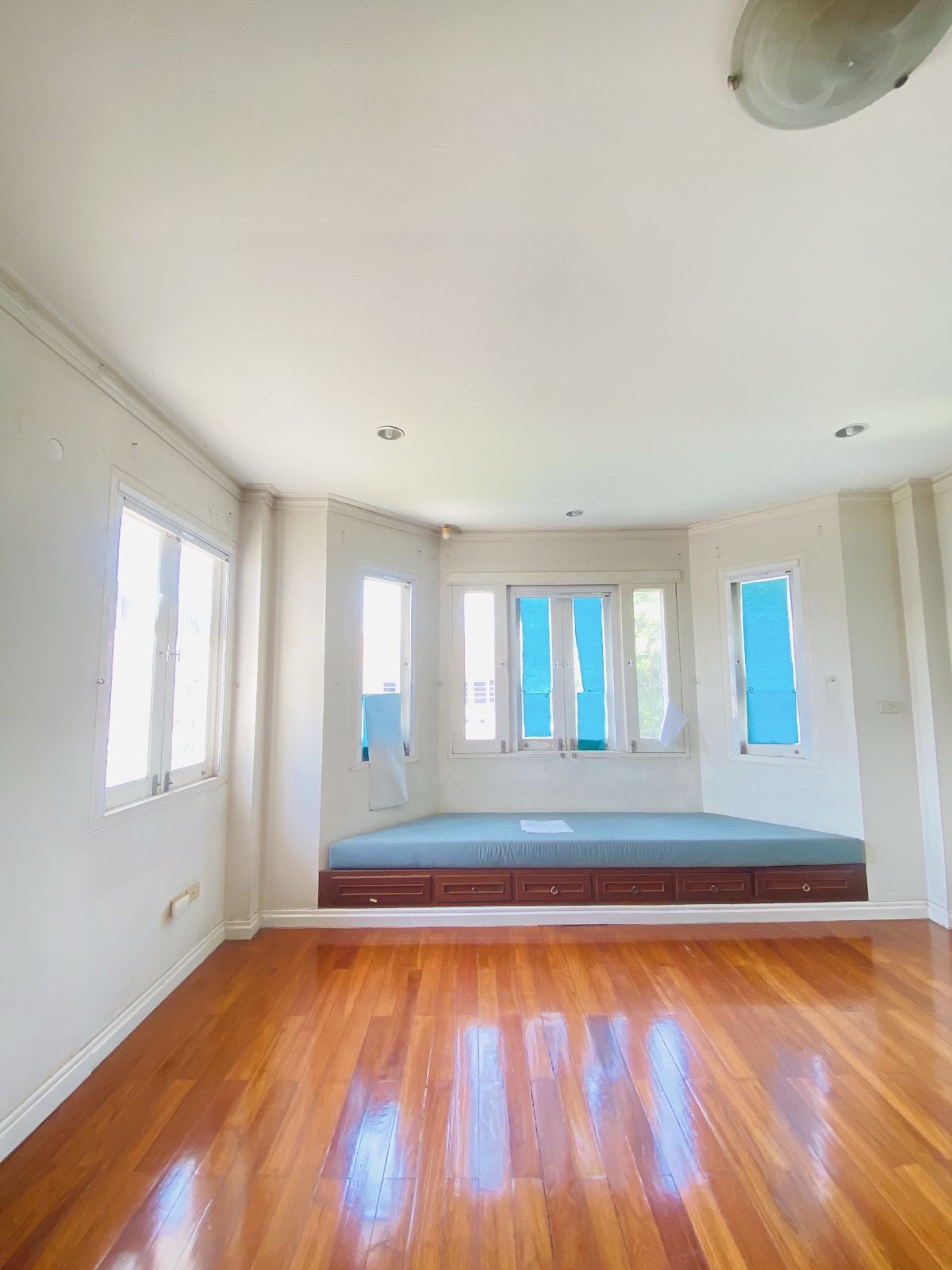 ขายที่ดินปทุมธานี รังสิต ธรรมศาสตร์ : เมืองเอก โครงการ5 ขายเท่าราคาประเมิน 12.9 ล้านบาท ขายที่ดินหมู่บ้านเมืองเอก โครงการ5 แถมบ้านเดี่ยว 2 ชั้น หลังใหญ่ให้ 1 หลัง