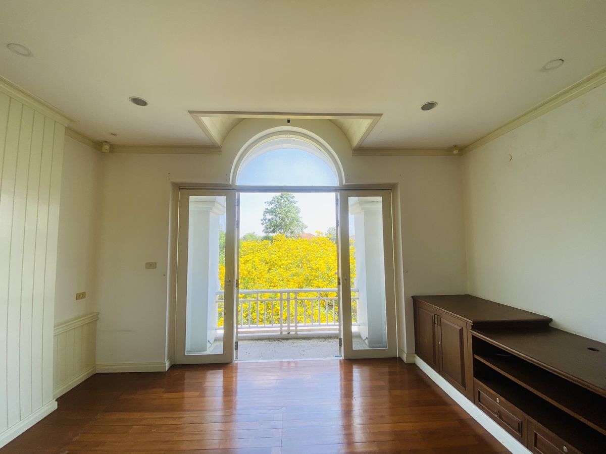 ขายที่ดินปทุมธานี รังสิต ธรรมศาสตร์ : เมืองเอก โครงการ5 ขายเท่าราคาประเมิน 12.9 ล้านบาท ขายที่ดินหมู่บ้านเมืองเอก โครงการ5 แถมบ้านเดี่ยว 2 ชั้น หลังใหญ่ให้ 1 หลัง