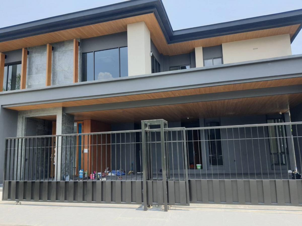 ให้เช่าบ้านพัฒนาการ ศรีนครินทร์ : Siraninn residences Top of Singhaestate Rent 400,000 per month sale at 95,000,000 Bath