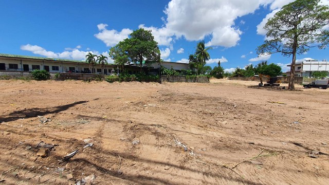 For SaleLandSriracha Laem Chabang Ban Bueng : Land for sale on main road 331, Bowin, Sriracha, Chonburi, 1:3:88 rai, land frontage on main road approximately 108 meters, suitable for a showroom for selling products, good location, opposite King Hardware, near Phyathai Hospital.