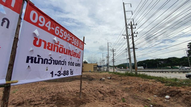 For SaleLandSriracha Laem Chabang Ban Bueng : Land for sale on main road 331, Bowin, Sriracha, Chonburi, 1:3:88 rai, land frontage on main road approximately 108 meters, suitable for a showroom for selling products, good location, opposite King Hardware, near Phyathai Hospital.