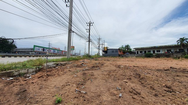 For SaleLandSriracha Laem Chabang Ban Bueng : Land for sale on main road 331, Bowin, Sriracha, Chonburi, 1:3:88 rai, land frontage on main road approximately 108 meters, suitable for a showroom for selling products, good location, opposite King Hardware, near Phyathai Hospital.