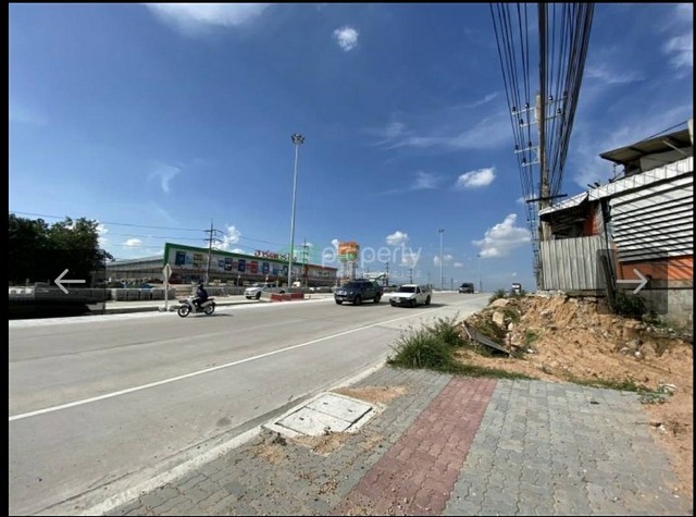 For SaleLandSriracha Laem Chabang Ban Bueng : Land for sale on main road 331, Bowin, Sriracha, Chonburi, 1:3:88 rai, land frontage on main road approximately 108 meters, suitable for a showroom for selling products, good location, opposite King Hardware, near Phyathai Hospital.