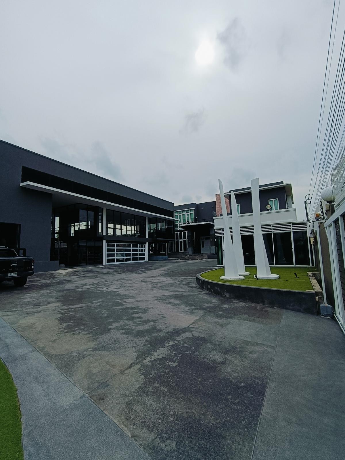 For SaleHouseYothinpattana,CDC : For Sale 95 M House for sale, Mai Lap house for sale, 2 large buildings on an area of ​​669 sq m, usable area 2,256 sq m, Soi Mai Lap (Ram Intra 14, Intersection 20)