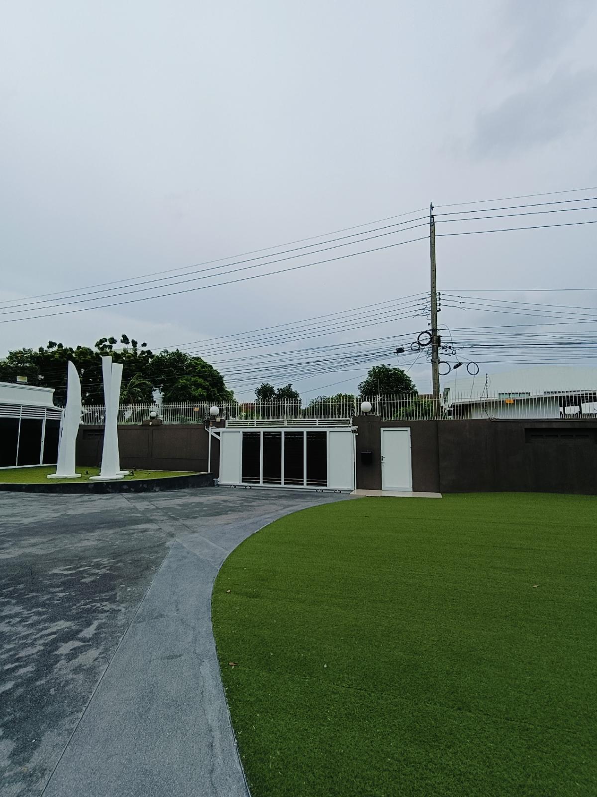 For SaleHouseYothinpattana,CDC : For Sale 95 M House for sale, Mai Lap house for sale, 2 large buildings on an area of ​​669 sq m, usable area 2,256 sq m, Soi Mai Lap (Ram Intra 14, Intersection 20)