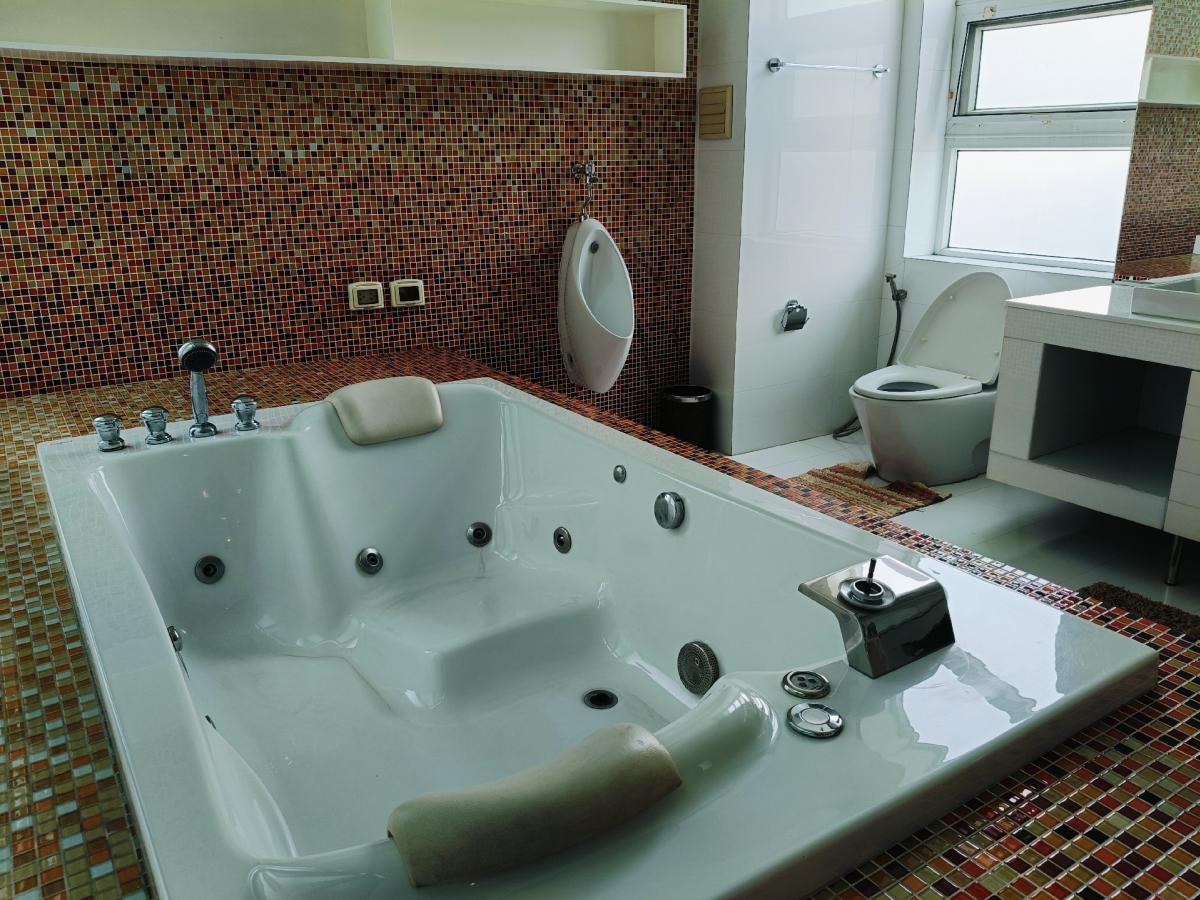 For SaleHouseYothinpattana,CDC : For Sale 95 M House for sale, Mai Lap house for sale, 2 large buildings on an area of ​​669 sq m, usable area 2,256 sq m, Soi Mai Lap (Ram Intra 14, Intersection 20)